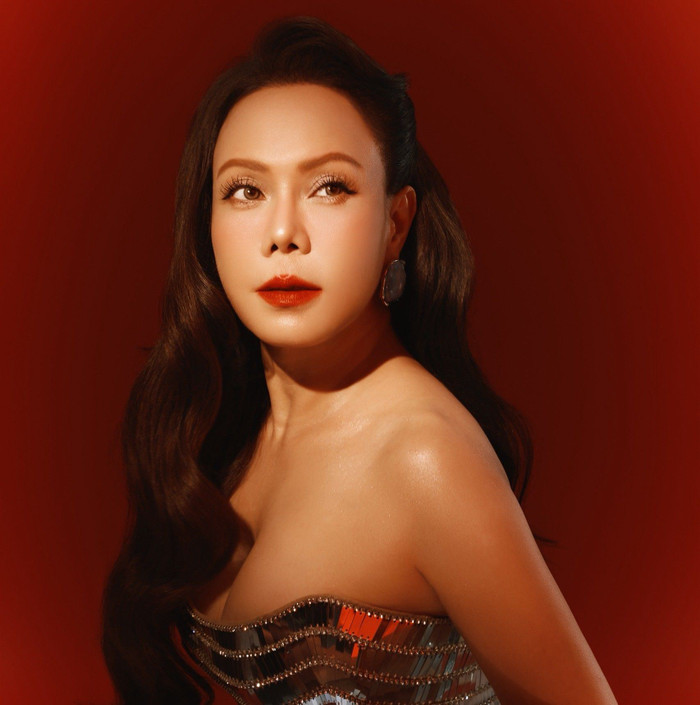 Mỗi lần xuất hiện, Việt Hương lại trở thành tâm điểm chú ý của công chúng (Ảnh: FBNV).