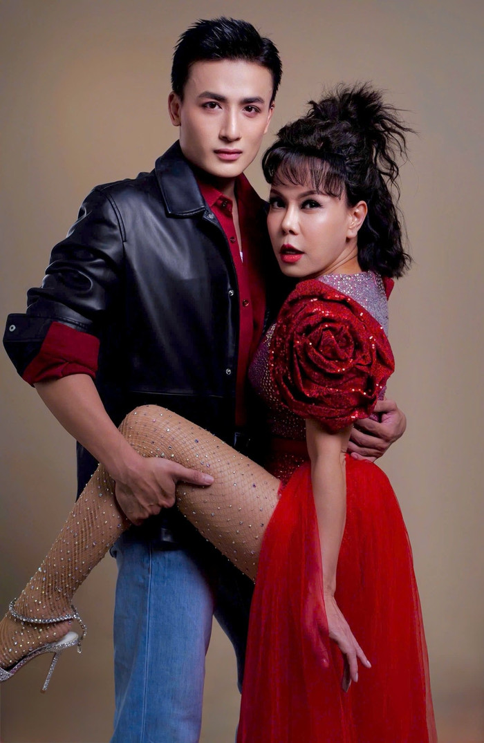 Việt Hương vừa đăng tải bức ảnh mới trên trang cá nhân của mình (Ảnh: FBNV).