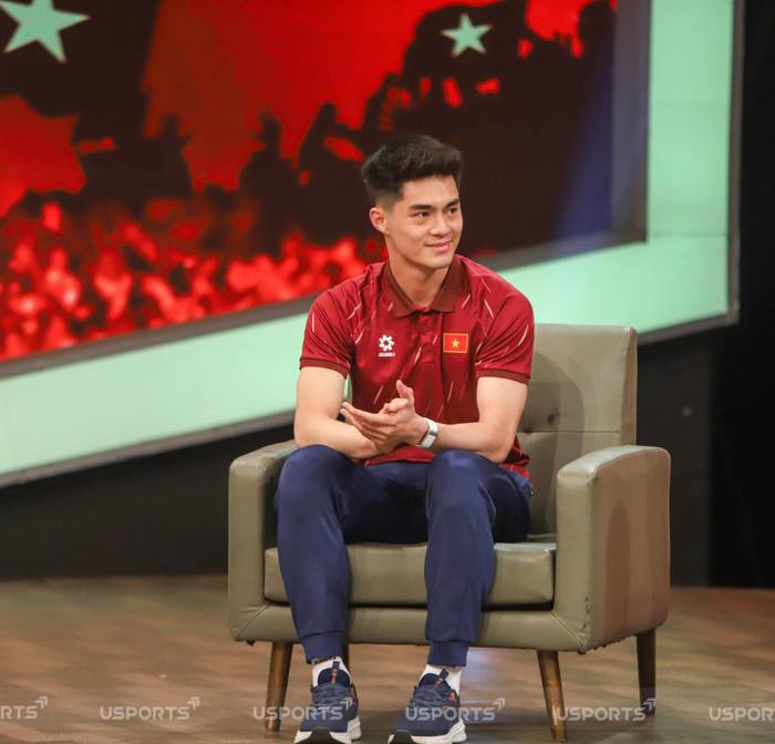 Món phụ kiện đặc biệt của thủ môn Trần Trung Kiên. Ảnh: FBNV