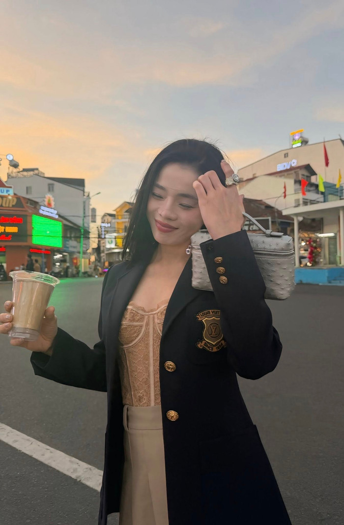 Loạt bình luận của Lệ Quyên mang lại sự tương tác cao trong những bài đăng hay tăng thêm lượng người theo dõi nhưng sự gia tăng này lại mang tính chất tiêu cực. (Ảnh: FBNV)