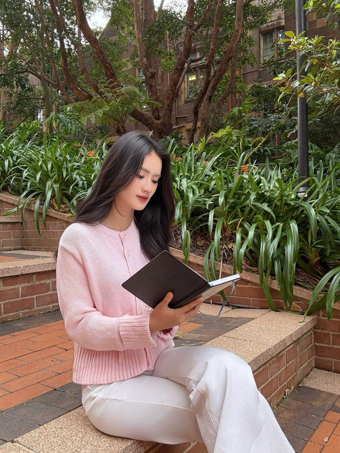 Ý Nhi vừa chăm chỉ đi học, vừa nỗ lực làm thêm khi sinh sống ở nước Úc. Ảnh: FBNV
