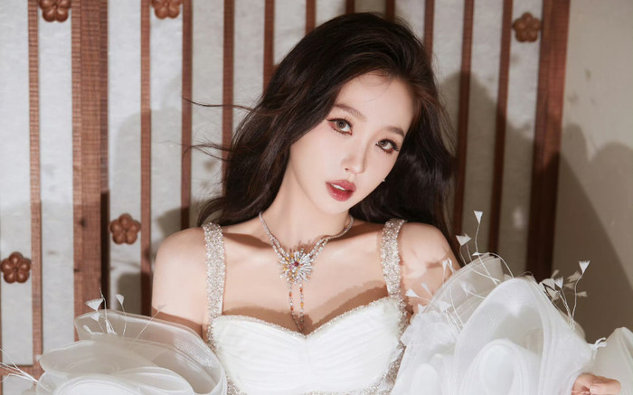 Ngu Thư Hân gây tranh cãi vì cảnh khóc gượng gạo trong phim Vân Sơ Lệnh (Ảnh: Weibo).