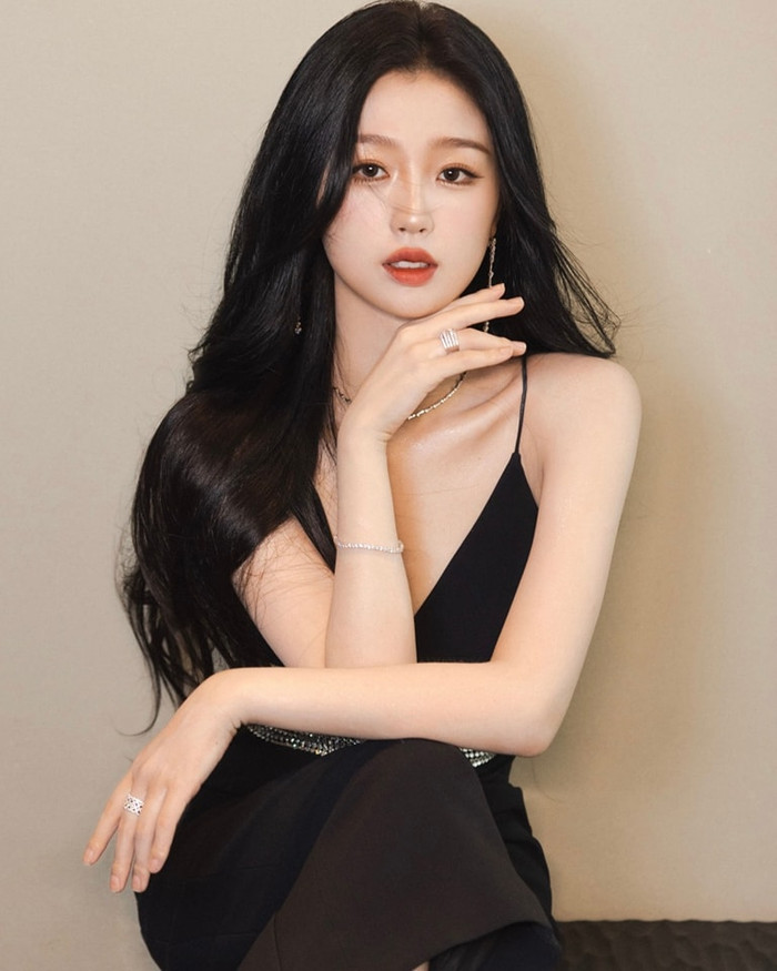 Có lẽ Ngu Thư Hân cần nhiều thời gian hơn nữa để trau dồi diễn xuất trước khi tiếp tục đảm nhận vai nữ chủ (Ảnh: Weibo).