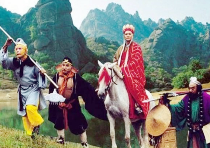 Hành trình thỉnh kinh của Đường Tăng và ba đồ đệ, biểu tượng cho chuỗi 81 kiếp nạn kéo dài từ phàm trần đến Linh Sơn