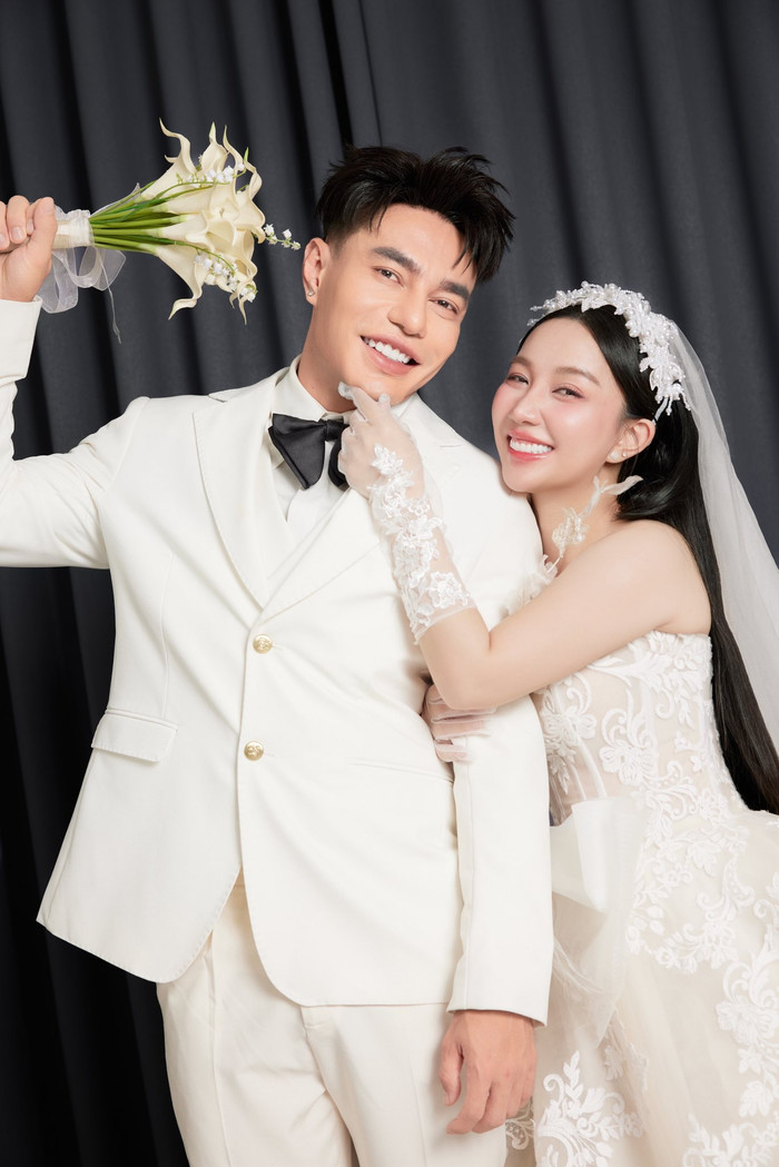 Vợ chồng Lê Dương Bảo Lâm hạnh phúc sau gần 1 thập kỷ bên nhau.