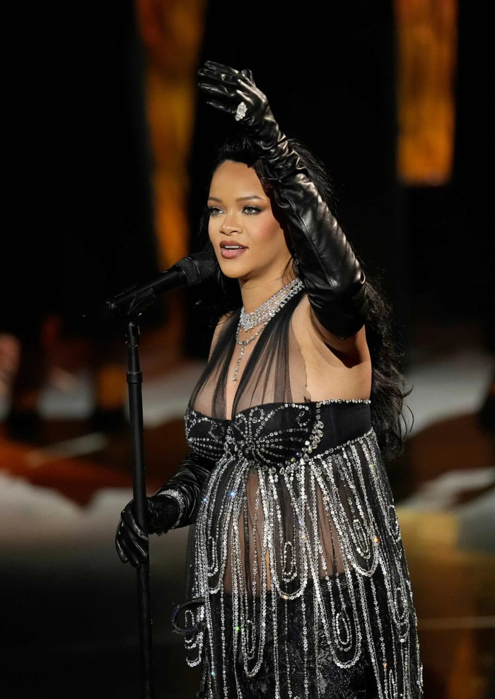 Rihanna sắp tái xuất sau 10 năm, loạt concert sân vận động tại Anh chuẩn bị sáng đèn? Ảnh 3