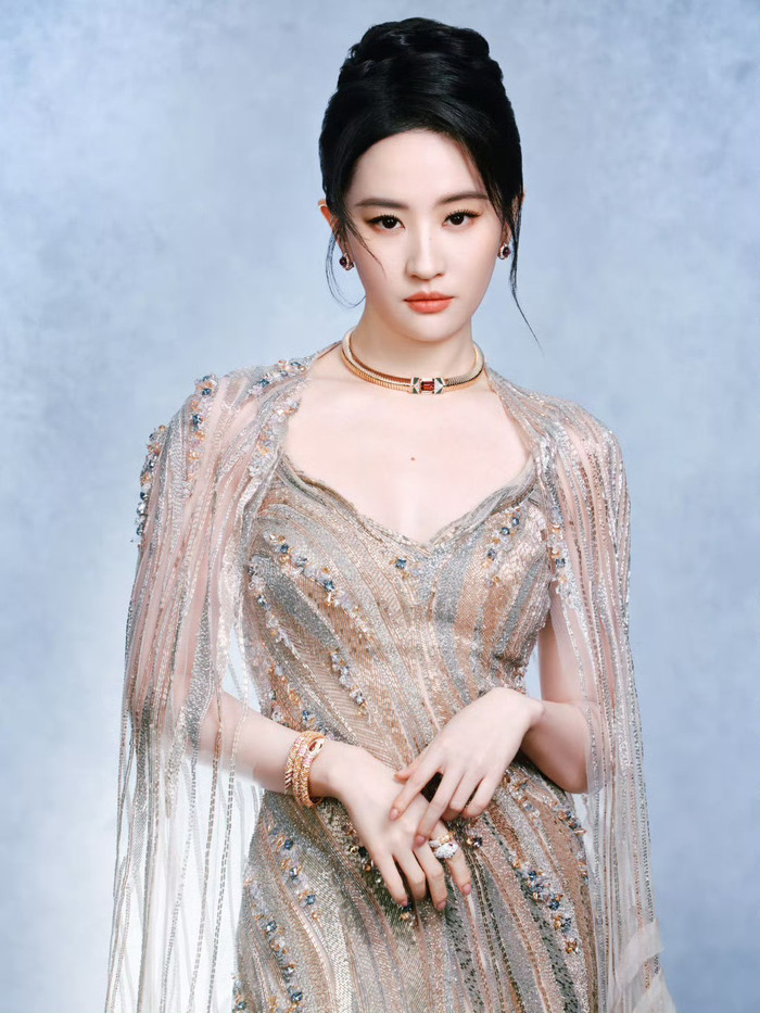 Dù đã hoạt động nghệ thuật nhiều năm, Lưu Diệc Phi vẫn là cái tên nhận được nhiều sự quan tâm mỗi khi xuất hiện.