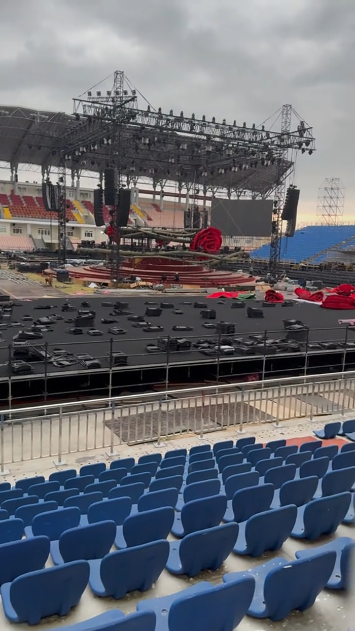 Chi tiết hoa hồng được bày trí trong live concert sắp tới của Hà Anh Tuấn khiến nhiều khán giả háo hức, chờ đợi một bản phác thảo hoàn chỉnh. (Ảnh chụp màn hình TikTok hutha115)