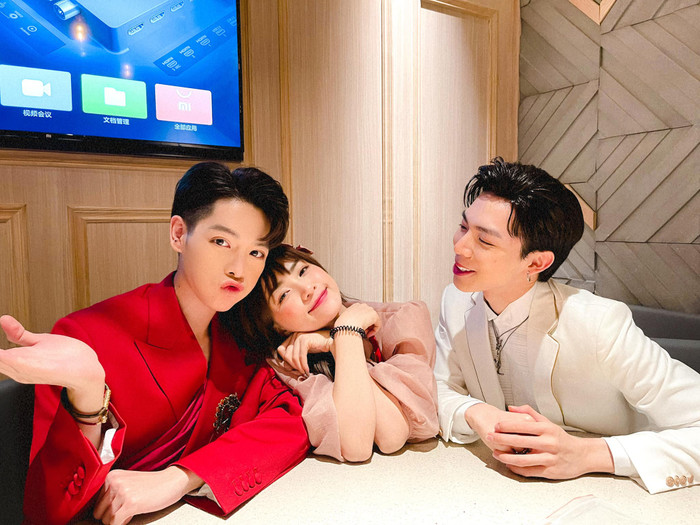 Hòa Minzy luôn nhận được nhiều tình cảm, sự yêu mến từ phía đông đảo đồng nghiệp ở trong giới showbiz.