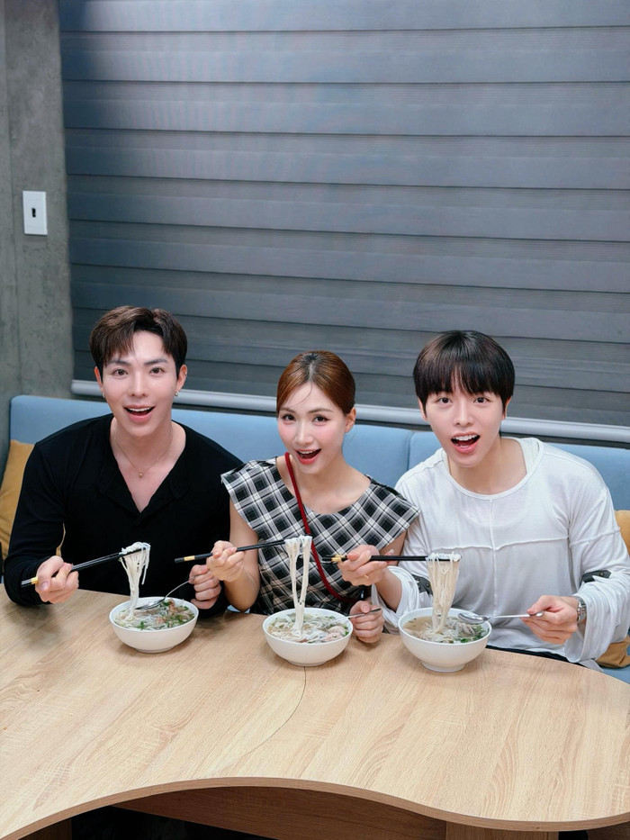 Hòa Minzy, Đức Phúc và Erik đã bên nhau gần một thập kỷ. Ảnh: FBNV