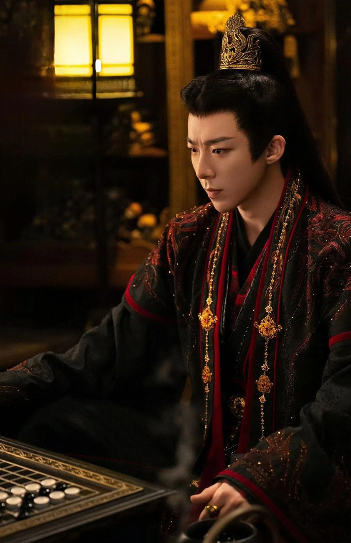 Ở vị trí thứ năm là Lưu Vũ Ninh với vai Nam Hành/ Ly Thập Lục. Tạo hình cổ trang cùng khí chất riêng giúp nhân vật ghi điểm với khán giả.