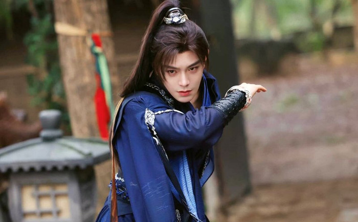 Xếp thứ bảy là Đinh Vũ Hề trong vai Vệ Uẩn. Nhân vật mang màu sắc trầm lắng, góp phần giúp bộ phim nhận được sự quan tâm trong thời gian lên sóng.