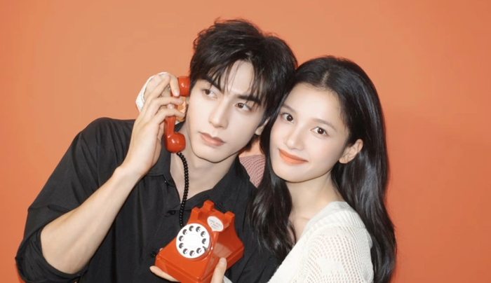 Lấy bối cảnh thập niên 90, phim kể về Trần Dị và Miêu Tĩnh - hai thiếu niên lớn lên trong những gia đình đổ vỡ, buộc phải sống chung dưới một mái nhà. Từ thù ghét, đề phòng, họ dần trở thành điểm tựa của nhau và nảy sinh một tình yêu sâu sắc, mang nhiều ám ảnh.