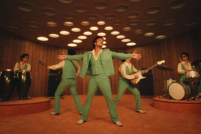 Taylor Swift 'chèn ép' Bruno Mars? Ảnh 2