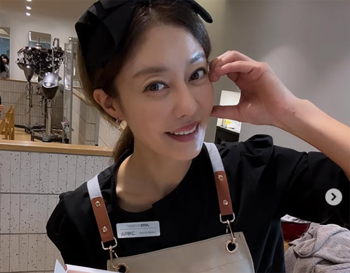 Nữ ca sĩ Lee Ji Hyun.