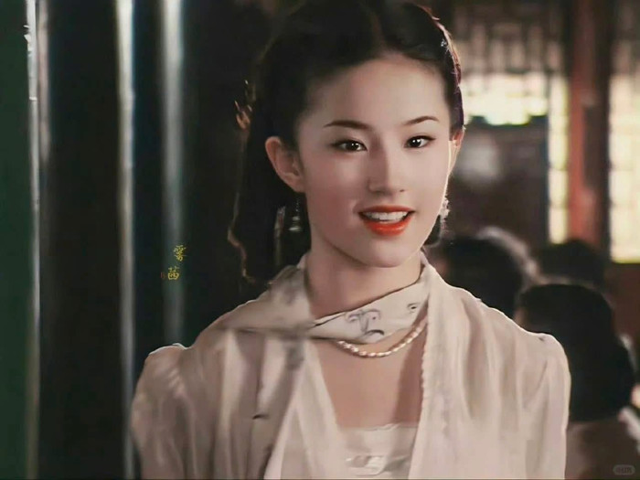 Lưu Diệc Phi trong vai Bạch Tú Châu phim 'Kim Phấn Thế Gia' (Ảnh: Weibo).