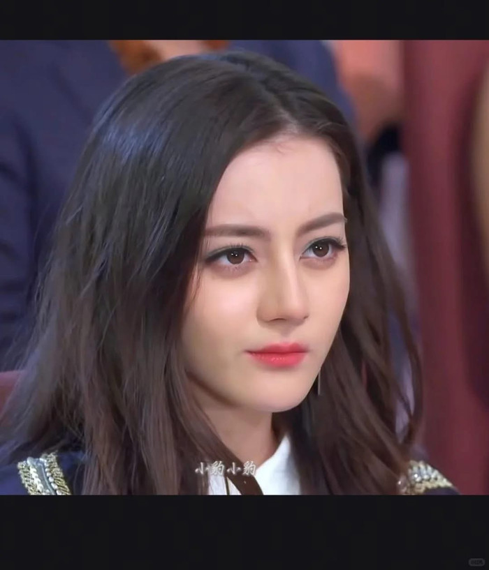 Địch Lệ Nhiệt Ba trong vai Tống Tử Hàm phim 'Nấc Thang Tình Yêu' (Ảnh: Weibo).