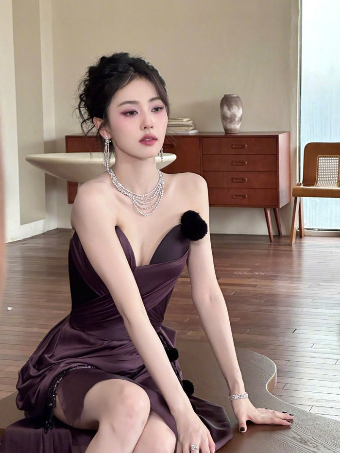 Bạch Lộc và bạn trai 'tin đồn' hiện vẫn giữ im lặng trước nghi vấn hẹn hò. Ảnh: Weibo