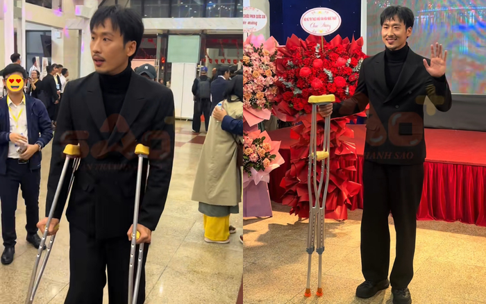 Tuấn Trần cố gắng chống nạng khi tham gia sự kiện diễn ra vào tối 15/1. Ảnh: quantrachanhsao