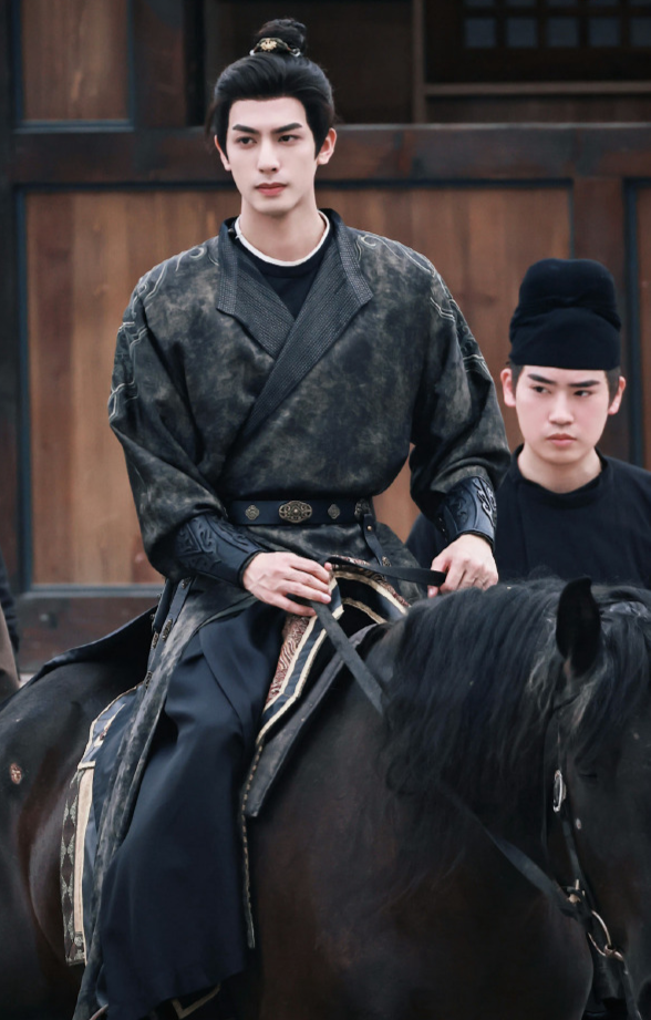 Sở hữu lợi thế ngoại hình, Tống Uy Long sớm được giao vai nam chính trong nhiều dự án. Dù từng chững lại một thời gian, anh đang lấy lại phong độ với các phim mới và tiếp tục giữ sức hút riêng.