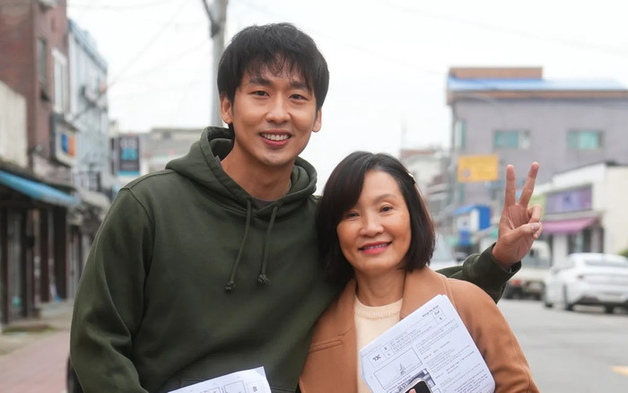 Nữ nghệ sĩ cho biết 'con trai' Tuấn Trần báo tin mừng khi đạt giải thưởng.