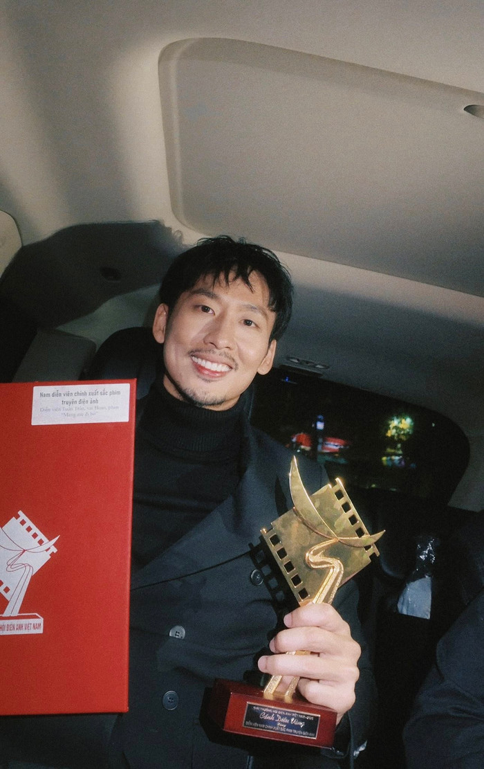 Tuấn Trần giành giải Nam diễn viên chính xuất sắc nhất tại Cánh Diều Vàng 2025 với bộ phim Mang Mẹ Đi Bỏ (Ảnh: FBNV).