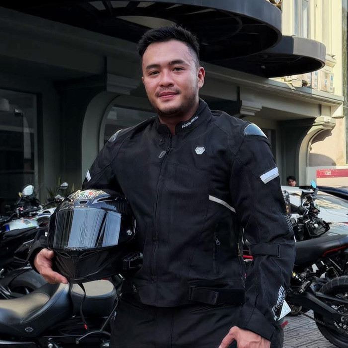 Giống nhiều TikToker, Chị Phiến hứng chỉ trích khi lấn sân cầm Micro.