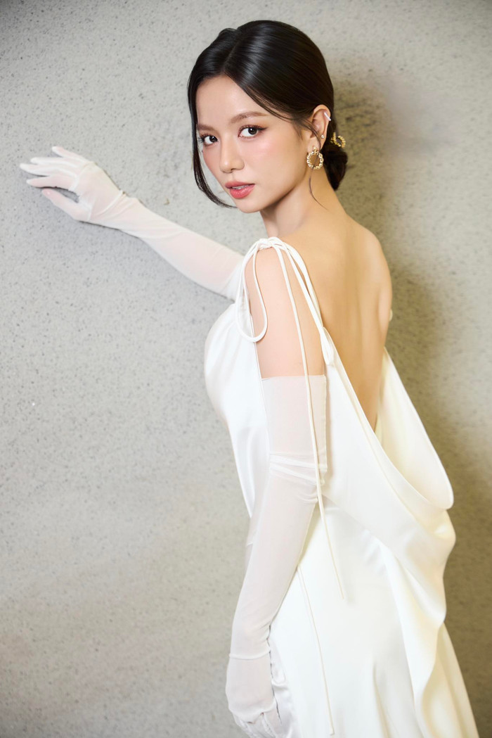 Thu nhập hàng tháng của mỹ nhân Mưa Đỏ có thể dao động 250-500 triệu đồng. Ảnh: FBNV