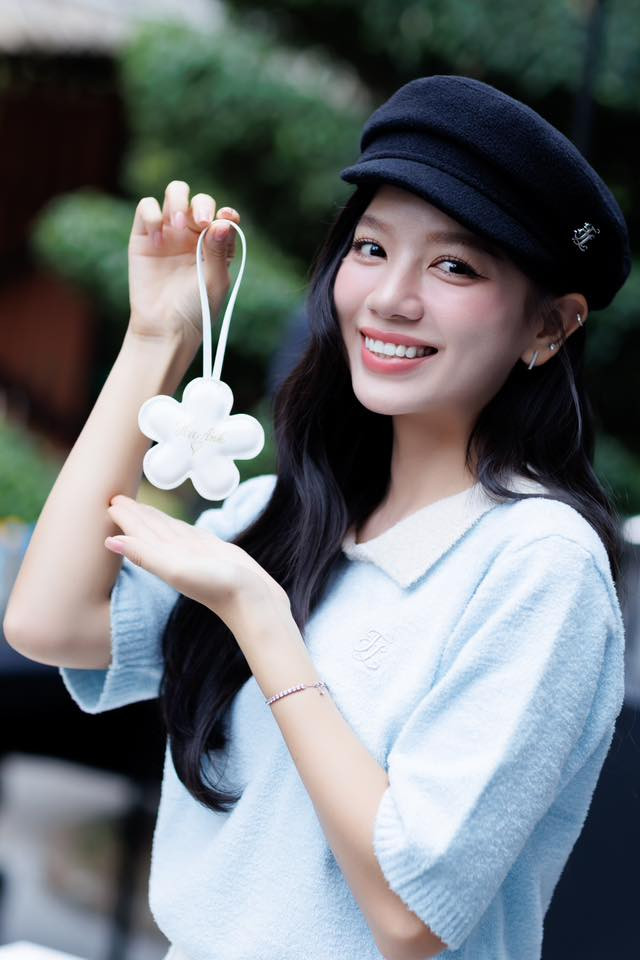 Mỹ nhân Mưa Đỏ có nguồn thu nhập đáng kinh ngạc từ nền tảng xã hội. Ảnh: FBNV