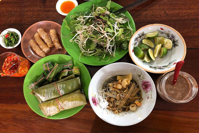 Bún cua thối - món ăn không phải ai cũng ăn được nhưng lại dễ gây nghiện khi thử qua.