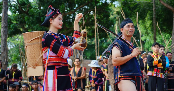 Về quê mỹ nhân Mưa Đỏ, ghé thăm những địa điểm trứ danh Ảnh 7