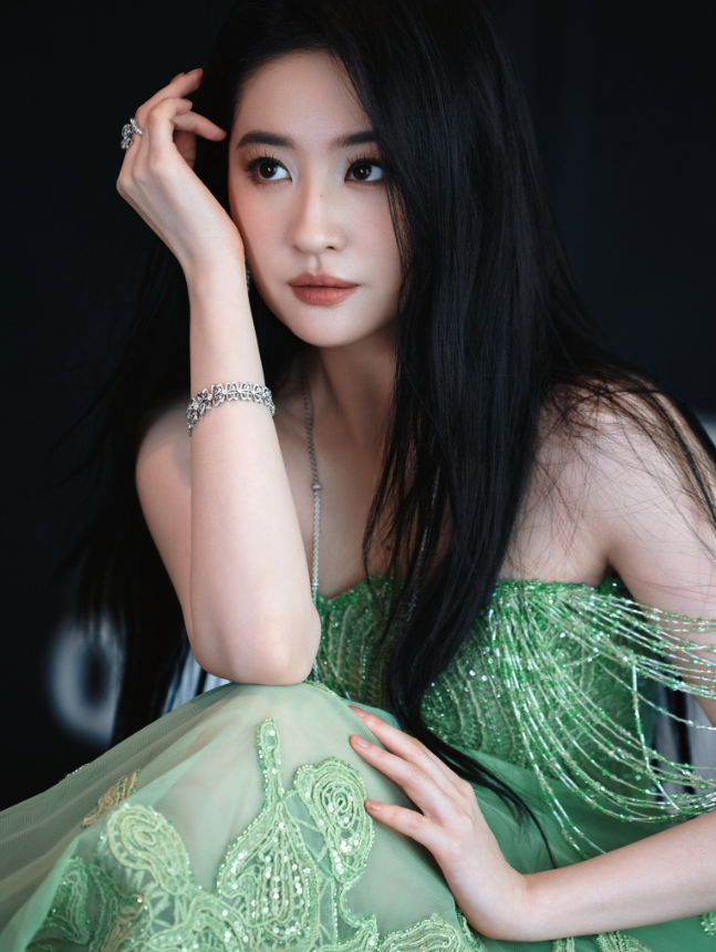 Không trực thuộc công ty quản lý, Lưu Diệc Phi tự kiểm soát nhịp độ và định hướng sự nghiệp