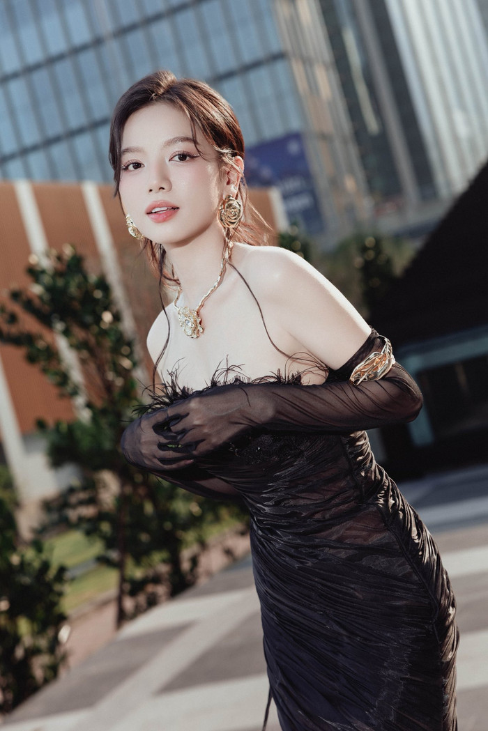 Mỹ nhân Mưa Đỏ ưu tiên thiết bị có hệ sinh thái ổn định. Ảnh: FBNV