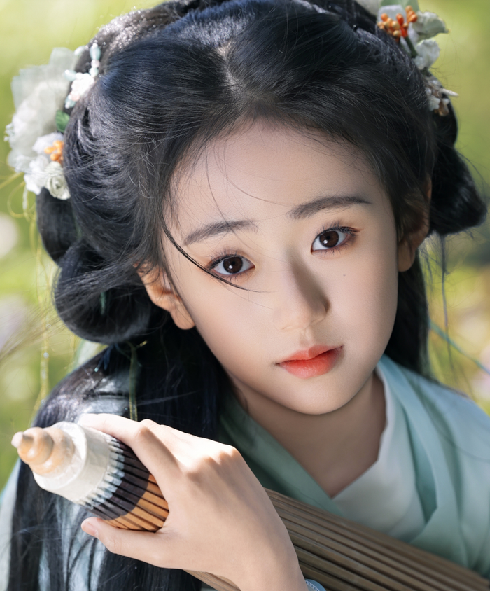 Đáng chú ý, nữ diễn viên nhí Lưu Tinh Thần mới 10 tuổi, trong khi bạn diễn nam lớn hơn tới 18 tuổi.&nbsp;