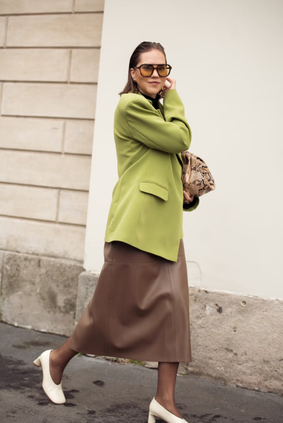 Xanh nõn chuối là một trong những gam màu phản ánh rõ cá tính và tuyên ngôn phong cách của người mặc. Ảnh: Elle