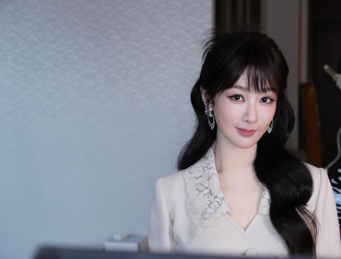 Dương Tử từng nhiều lần gây ấn tượng với công chúng vì tinh thần làm việc chăm chỉ, nhiệt huyết. Ảnh: Weibo