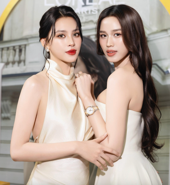 Tiểu Vy thể hiện sự thân thiện, cởi mở với đồng nghiệp cùng hoạt động trong giới showbiz. Ảnh: FBNV