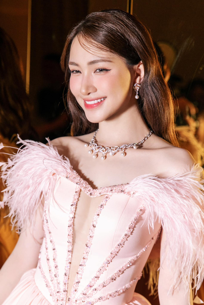 Hòa Minzy hiện là một trong những nữ ca sĩ đình đám của Vbiz.