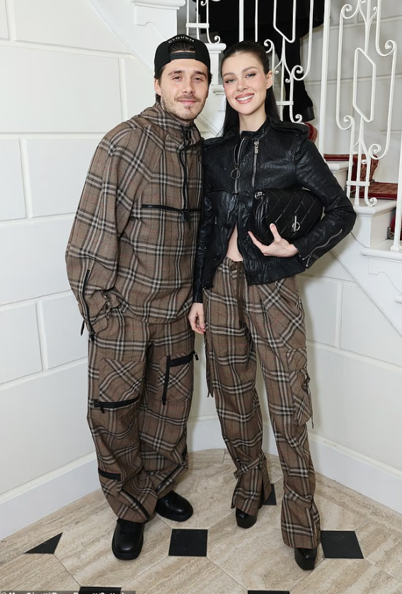 Brooklyn Beckham công khai sát cánh bên vợ giữa những đồn đoán về 'chiến tranh' gia tộc