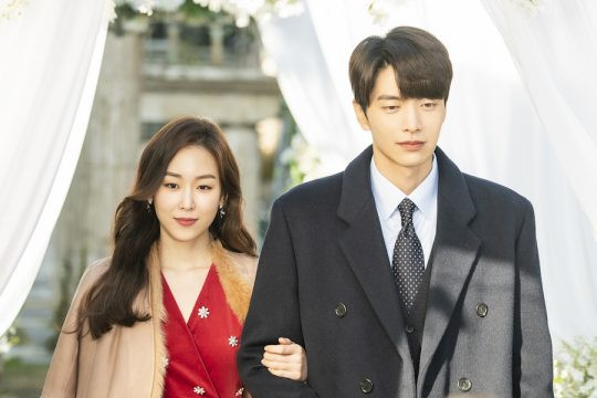 8 bộ phim Hàn Quốc vén màn góc khuất của ánh hào quang showbiz Ảnh 3