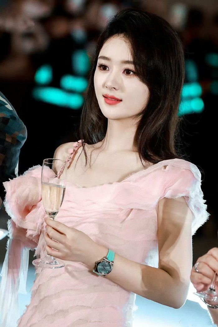 Tuy nhiên, thời gian qua Triệu Lệ Dĩnh lại không thể gánh phim khiến khán giả thắc mắc (Ảnh: Weibo).