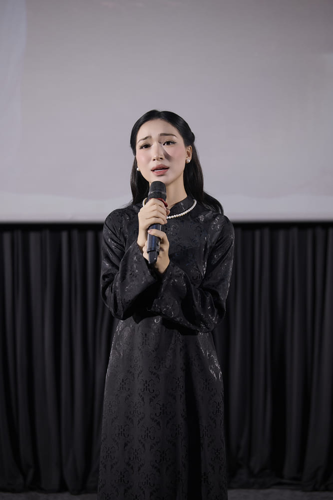 Hòa Minzy từ lâu đã được biết đến là ca sĩ dám đầu tư mạnh tay cho các dự án âm nhạc, độ chiều fan số 1.