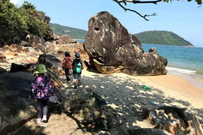 Về quê hương Mỹ Tâm, ghé thăm ngôi làng hoang giữa núi ít ai biết đến Ảnh 4