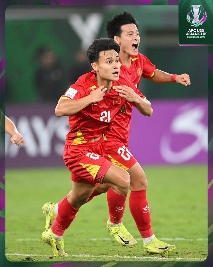 Phạm Minh Phúc đã trở thành người hùng của U23 Việt Nam nhưng hành trình bóng đá của anh thì càng đáng nể. Ảnh: AFC