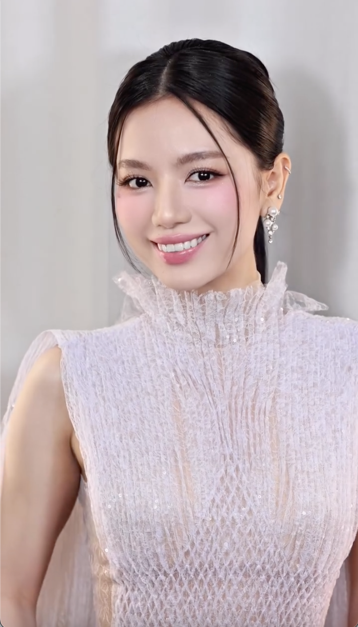 Nữ chính phim Mưa Đỏ - Lê Hạ Anh vừa đăng tải đoạn clip mới trên trang cá nhân (Ảnh: Chụp màn hình).