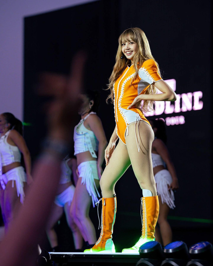 'Dậy sóng' với giọng hát của Lisa Ảnh 2