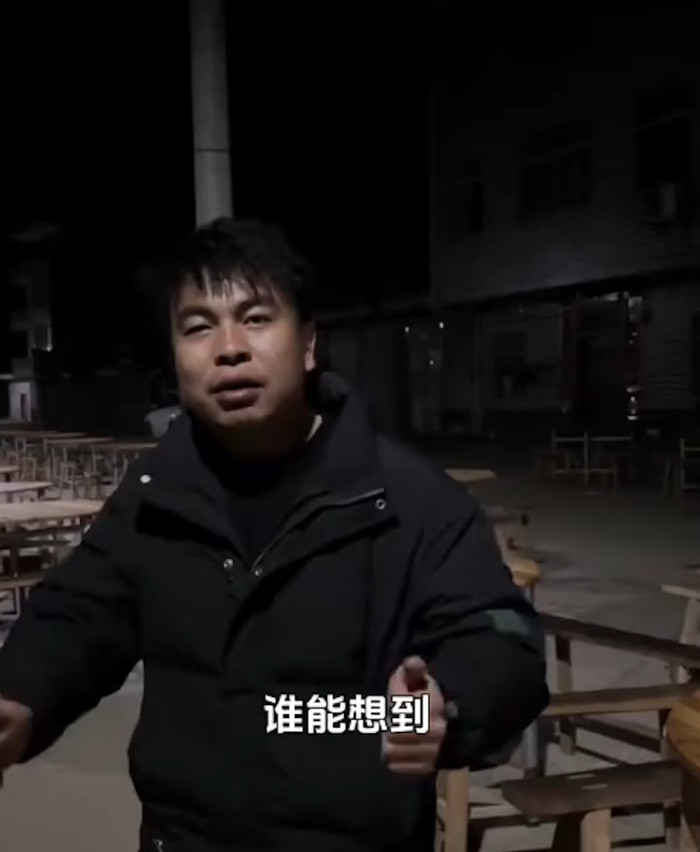 Thanh niên mổ lợn làm tiệc ăn mừng, 50 nghìn người đến dự gây 'thất thủ' Ảnh 1