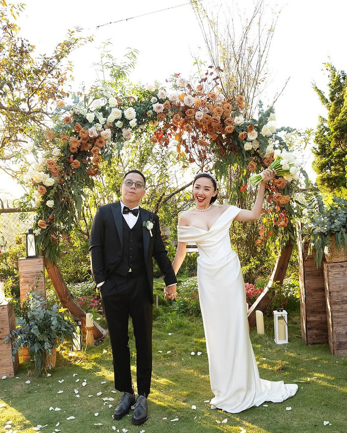 Tóc Tiên thông báo ly hôn Hoàng Touliver sau 6 năm đám cưới.