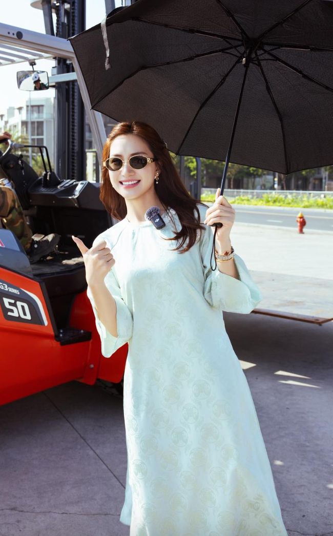 Loạt bài đăng liên quan đến chương trình giảm giá vé fan concert của Hòa Minzy sau chiến thắng từ đội tuyển U23 Việt Nam nhận được nhiều sự chú ý (Ảnh: FBNV).