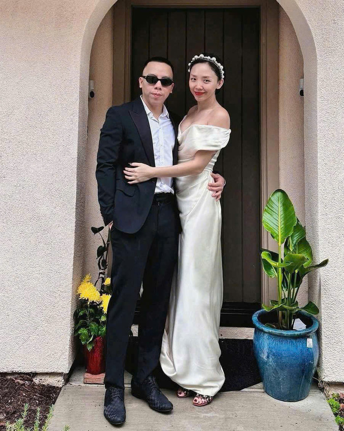 Tấm hình gần đây nhất của Tóc Tiên và Hoàng Touliver. Ảnh: FBNV